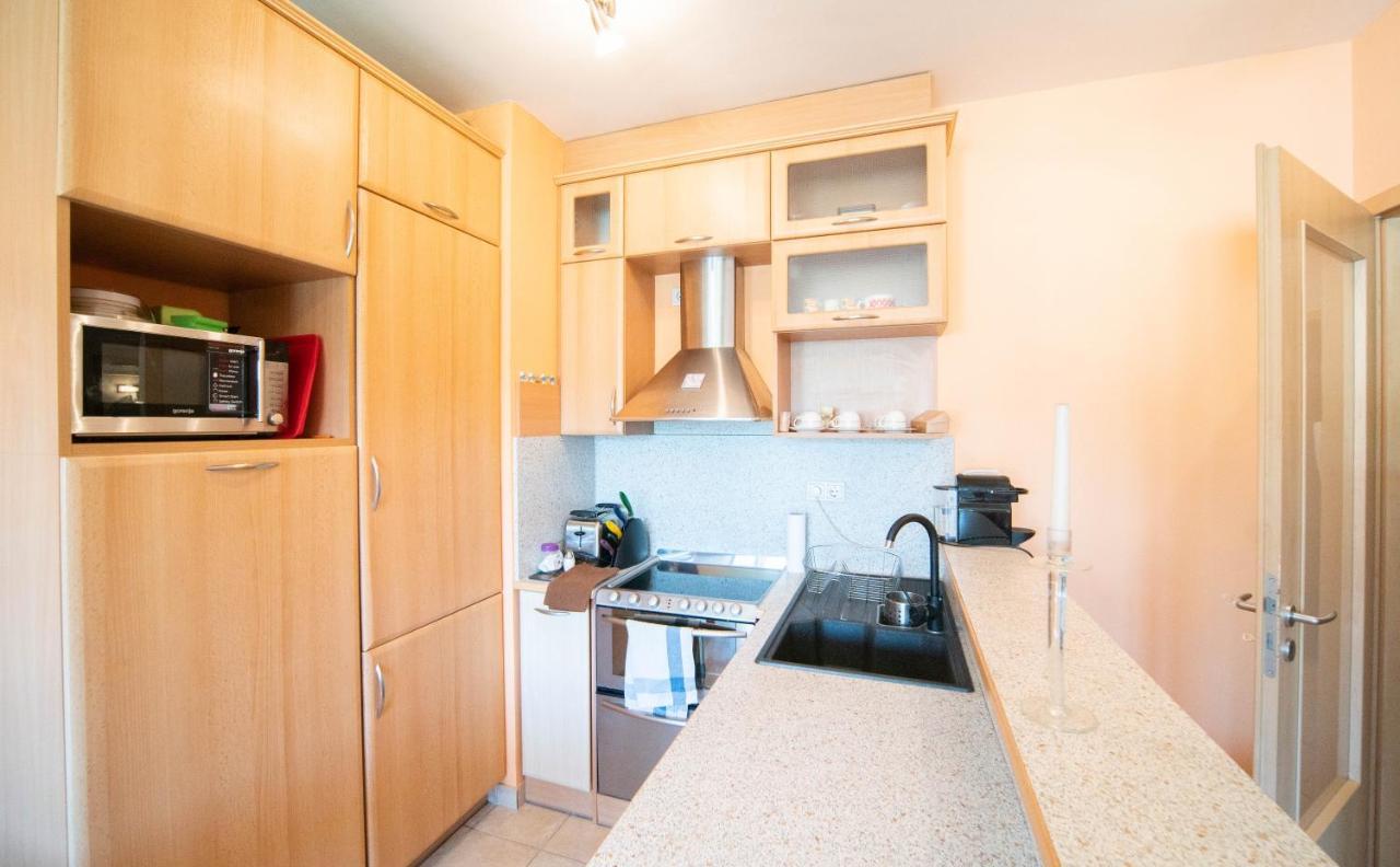 Free Parking Amphitheater Apartment - Wifi, Ac, Tv Budapest Luaran gambar