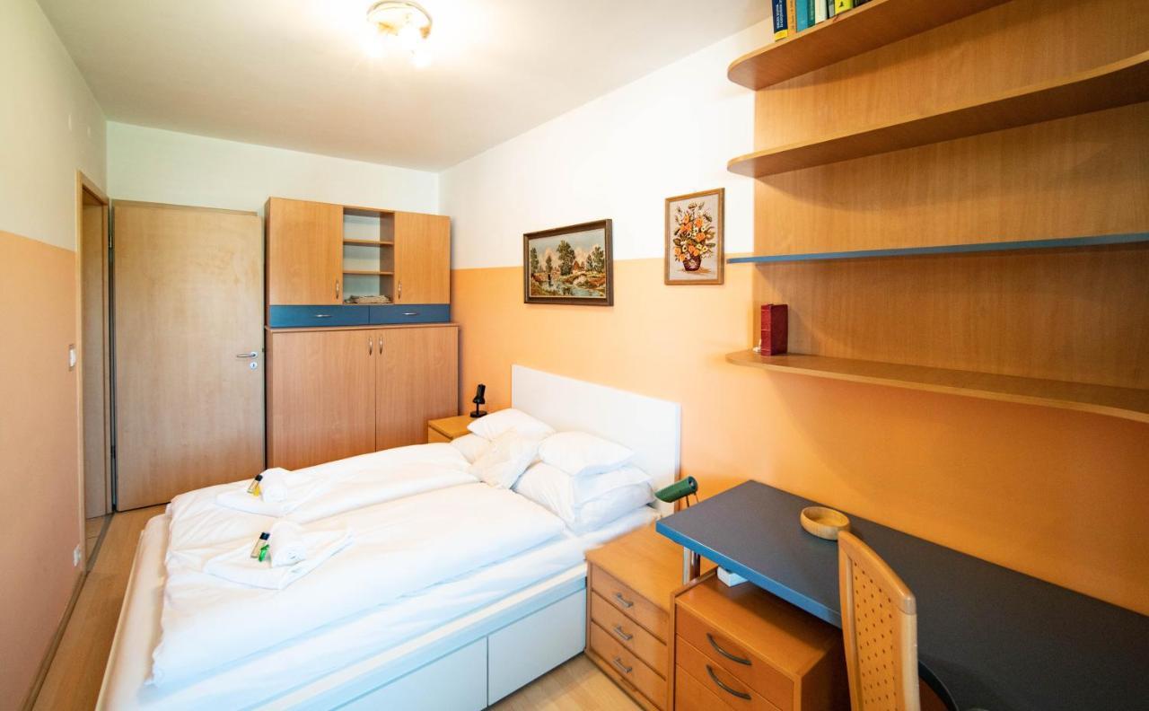 Free Parking Amphitheater Apartment - Wifi, Ac, Tv Budapest Luaran gambar