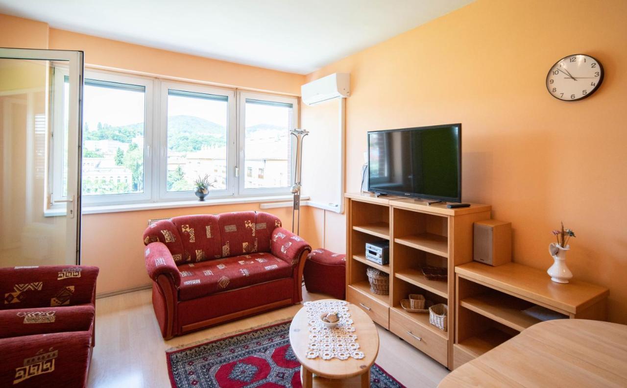 Free Parking Amphitheater Apartment - Wifi, Ac, Tv Budapest Luaran gambar