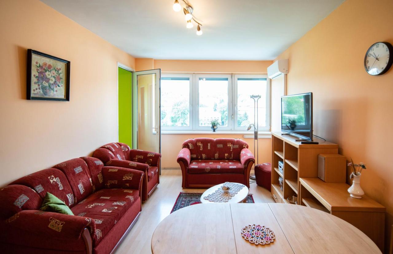 Free Parking Amphitheater Apartment - Wifi, Ac, Tv Budapest Luaran gambar